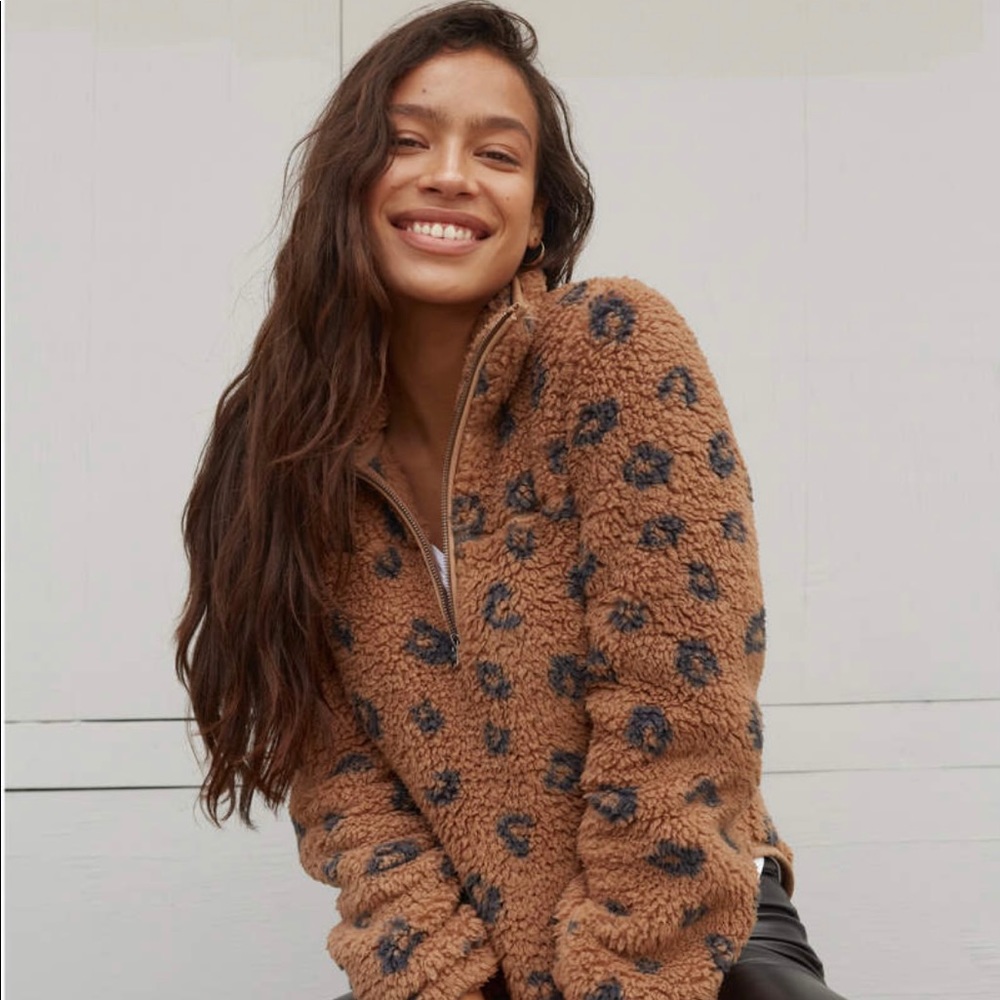 Sherpa Half Zip sweatshirt! Small